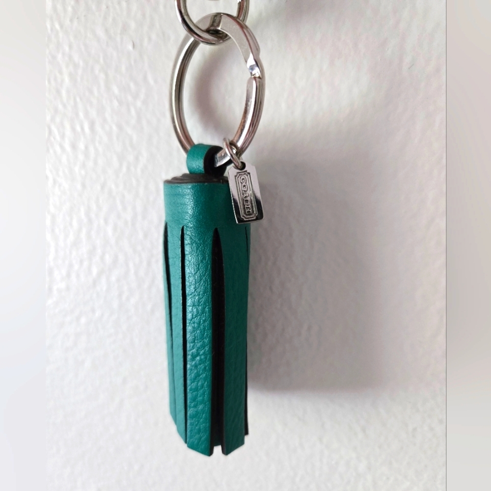 Green Leather Tassel Keychain - Picture 2 of 6
